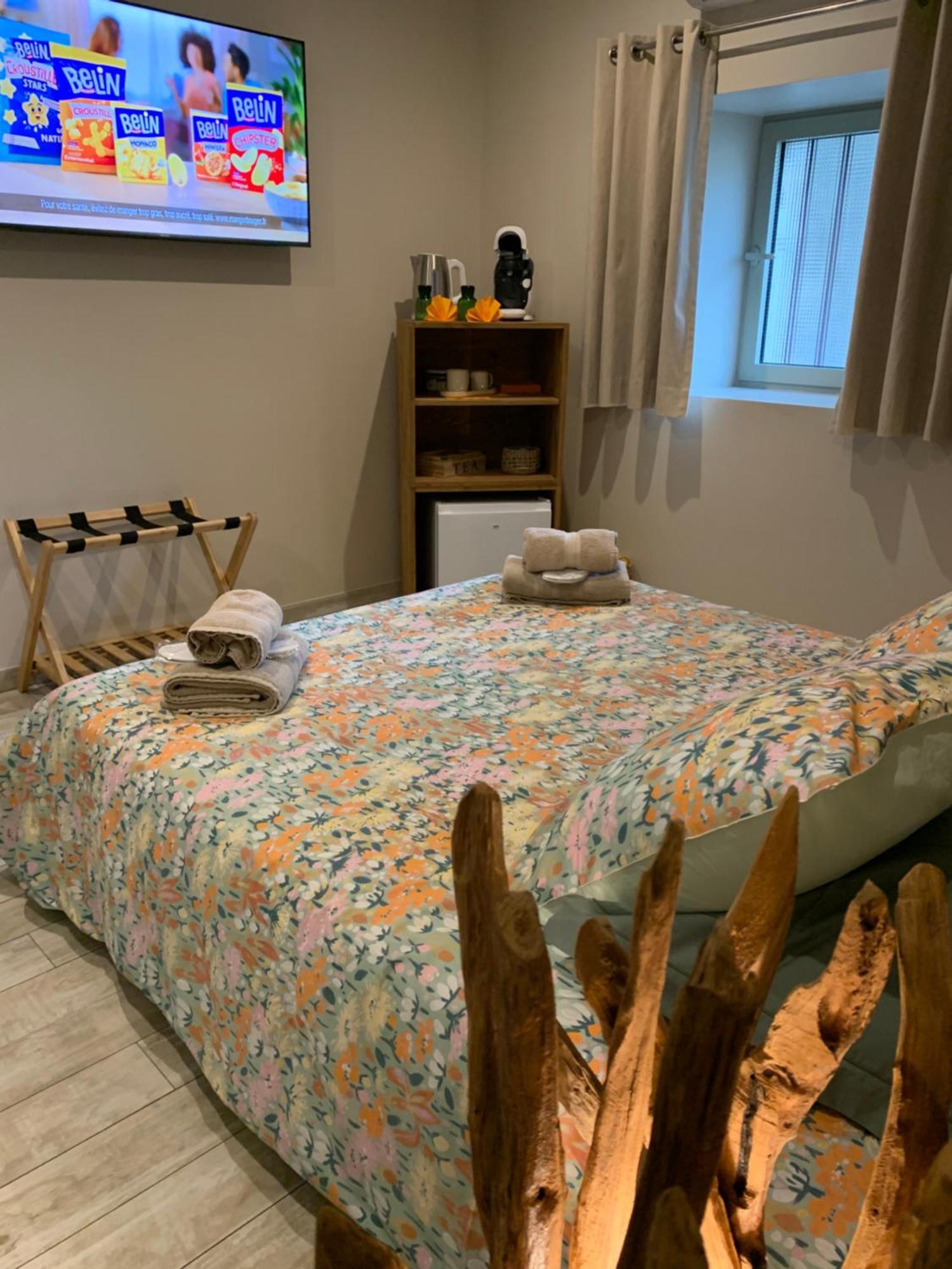 Le Paon Bleu Annecy Poisy Bed and Breakfast Buitenkant foto